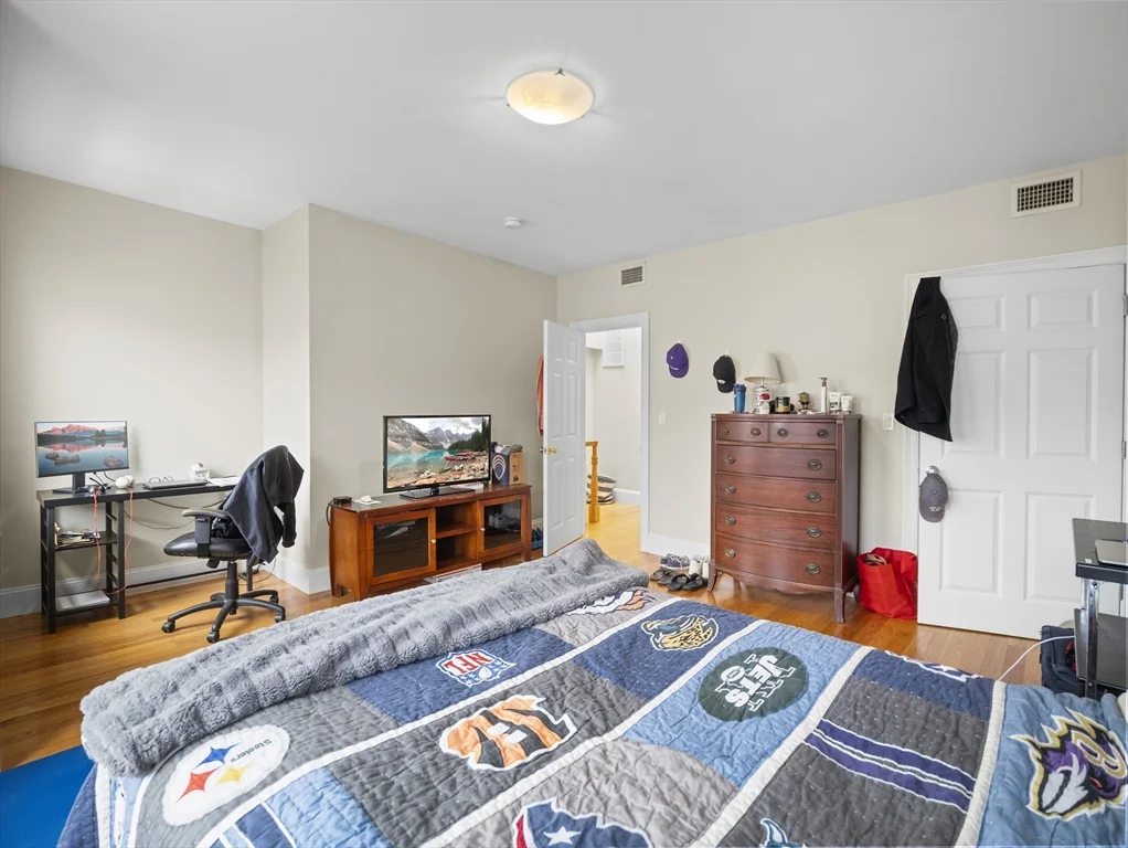 4 bed, 2 bath apartment for rent at 157 West 6th St Unit A, South Boston — photo 11 of 41