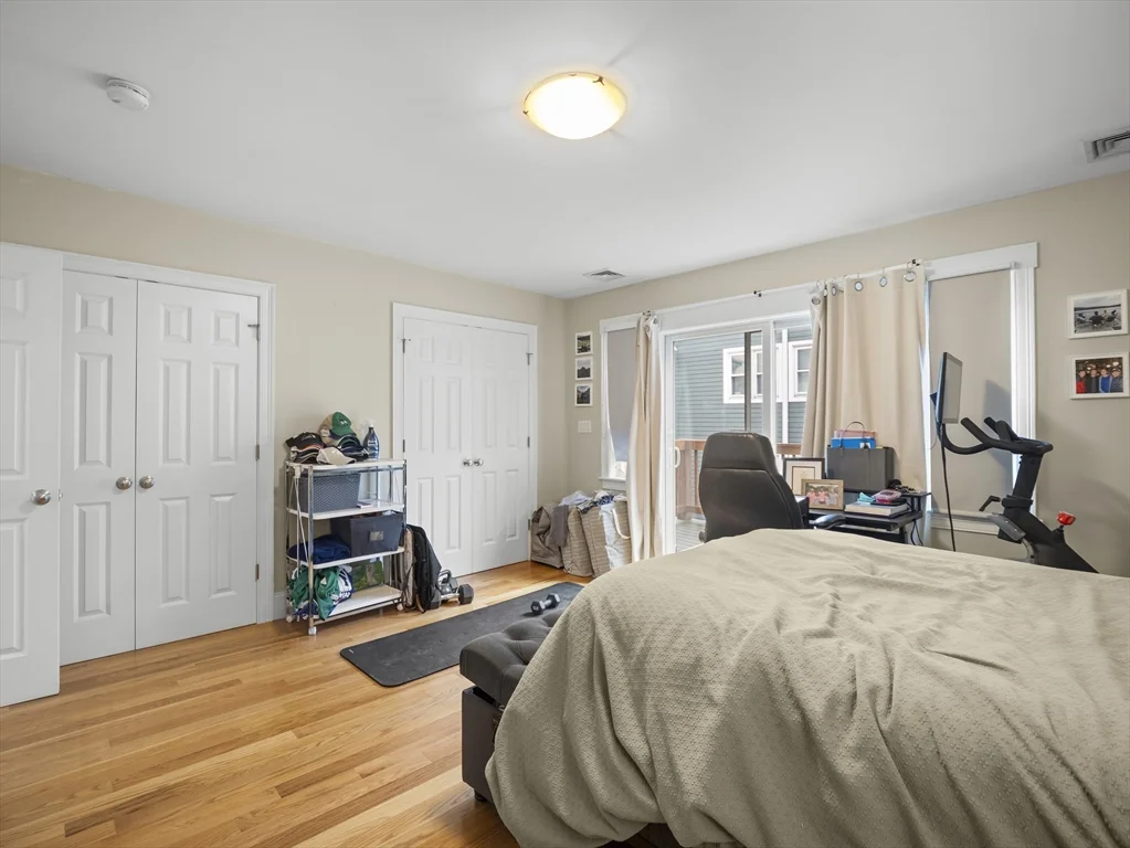 4 bed, 2 bath apartment for rent at 157 West 6th St Unit A, South Boston — photo 4 of 41