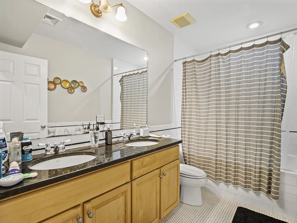 4 bed, 2 bath apartment for rent at 157 West 6th St Unit A, South Boston — photo 29 of 41