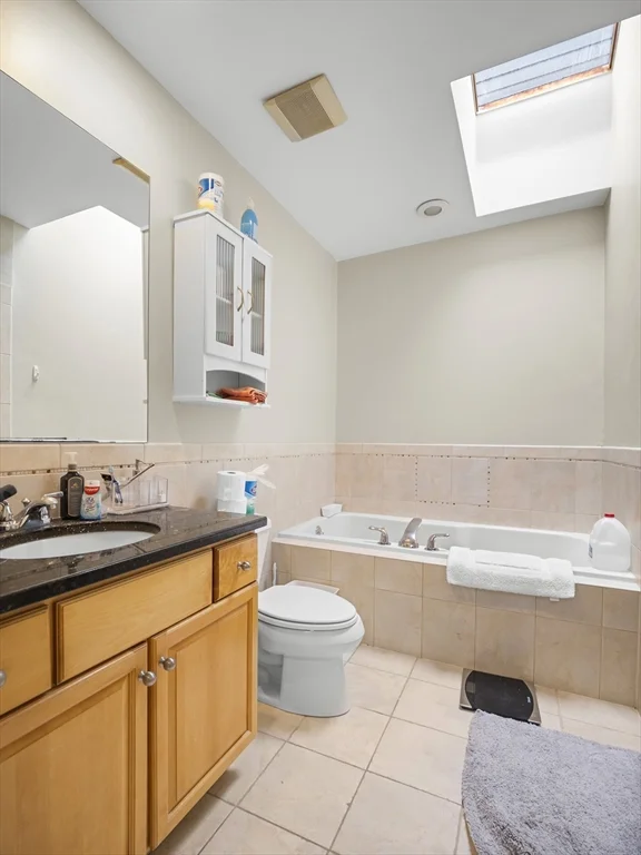 4 bed, 2 bath apartment for rent at 157 West 6th St Unit A, South Boston — photo 7 of 41