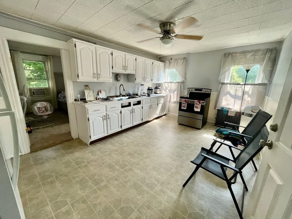3 bed, 1 bath apartment for rent at 157 Woodland Unit 2, Gardner — photo 2 of 5
