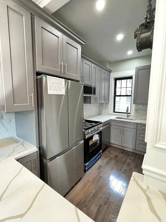 2 bed, 1 bath apartment for rent at 1572 Commonwealth Ave , Unit 2, Boston — photo 2 of 9