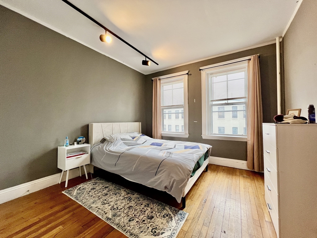 1 bed, 1 bath apartment for rent at 1572 Commonwealth Ave Unit 8, Brighton — photo 5 of 10