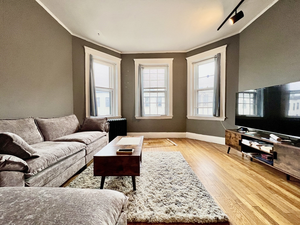 1 bed, 1 bath apartment for rent at 1572 Commonwealth Ave Unit 8, Brighton — photo 2 of 10