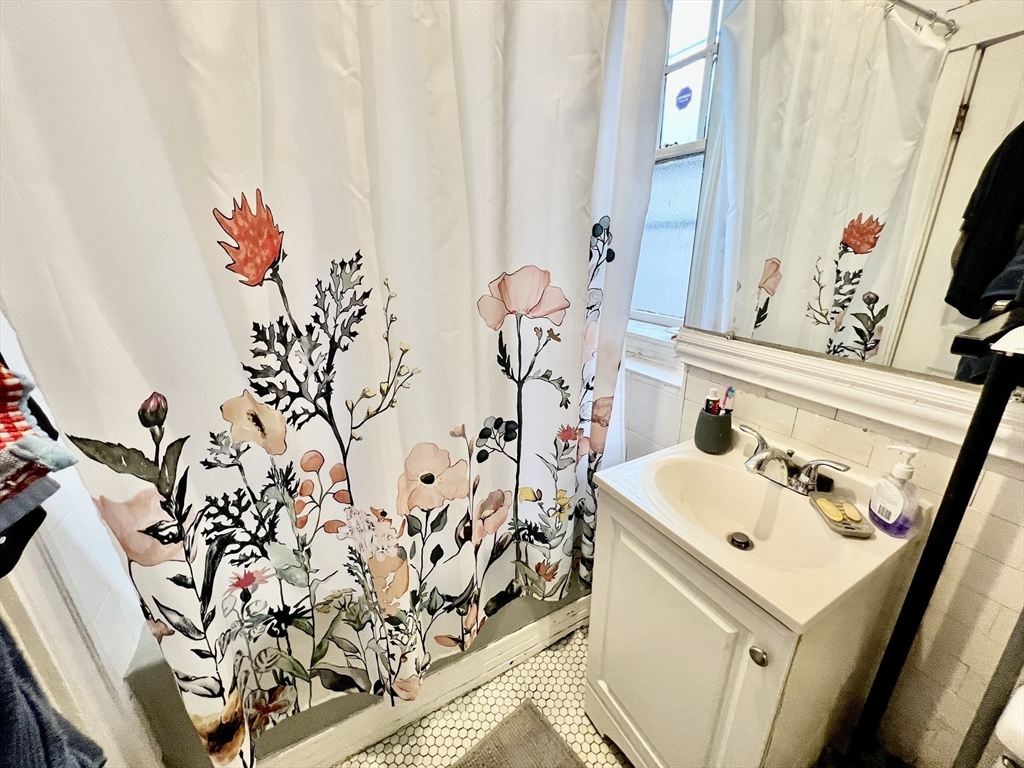 1 bed, 1 bath apartment for rent at 1572 Commonwealth Ave Unit 8, Brighton — photo 9 of 10