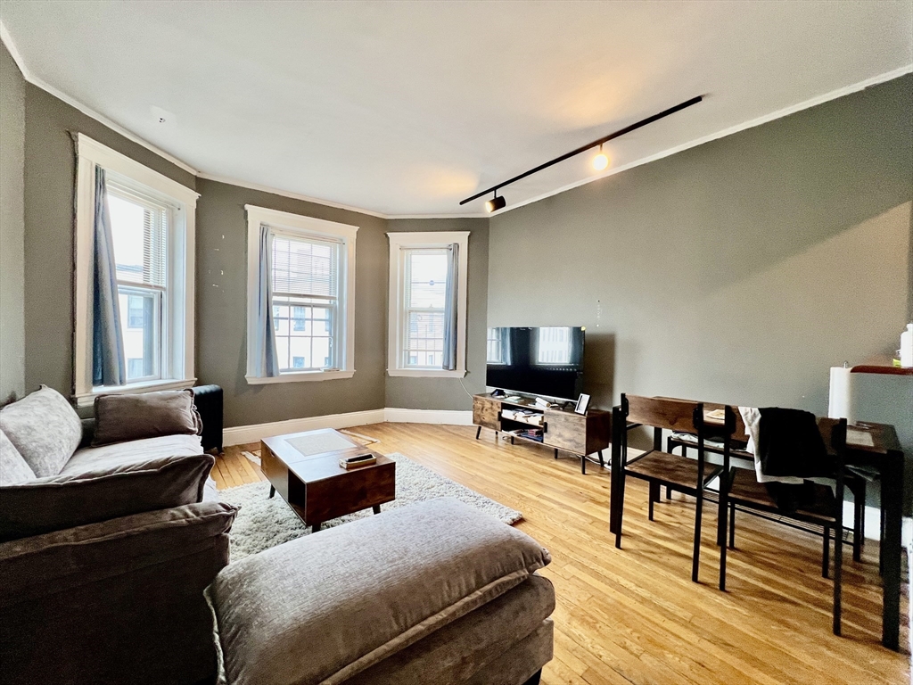 1 bed, 1 bath apartment for rent at 1572 Commonwealth Ave Unit 8, Brighton — photo 3 of 10