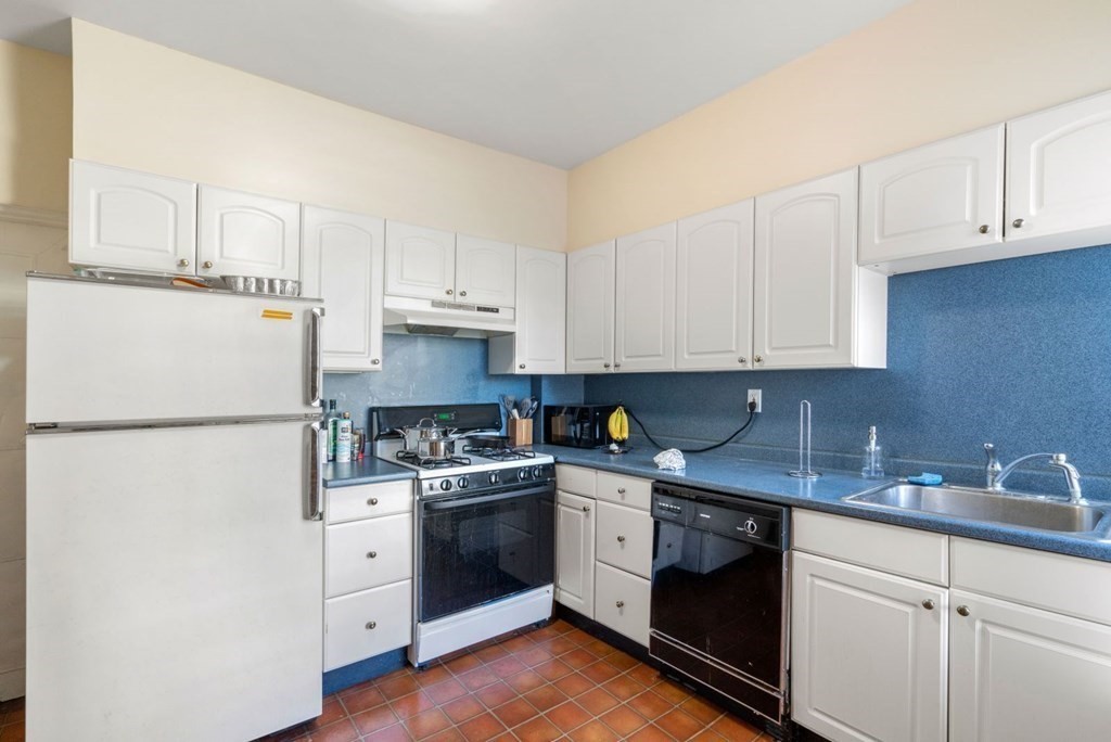 2 bed, 1 bath apartment for rent at 1572 Massachusetts Ave Unit 26, Harvard Square — photo 7 of 15