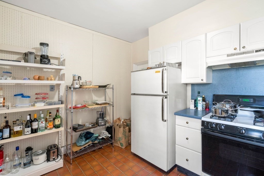 2 bed, 1 bath apartment for rent at 1572 Massachusetts Ave Unit 26, Harvard Square — photo 8 of 15