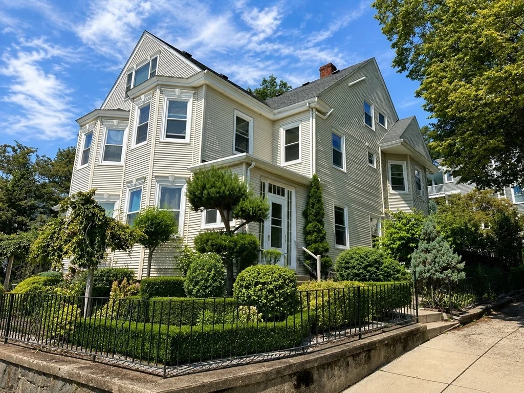 3 bed, 2 bath apartment for rent at 1573 Centre Unit B:Furnished, West Roxbury — photo 1 of 11