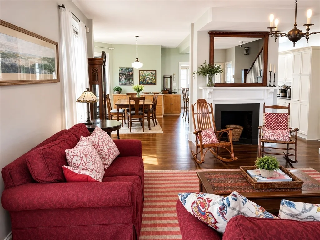 3 bed, 2 bath apartment for rent at 1573 Centre Unit B:Furnished, West Roxbury — photo 7 of 11