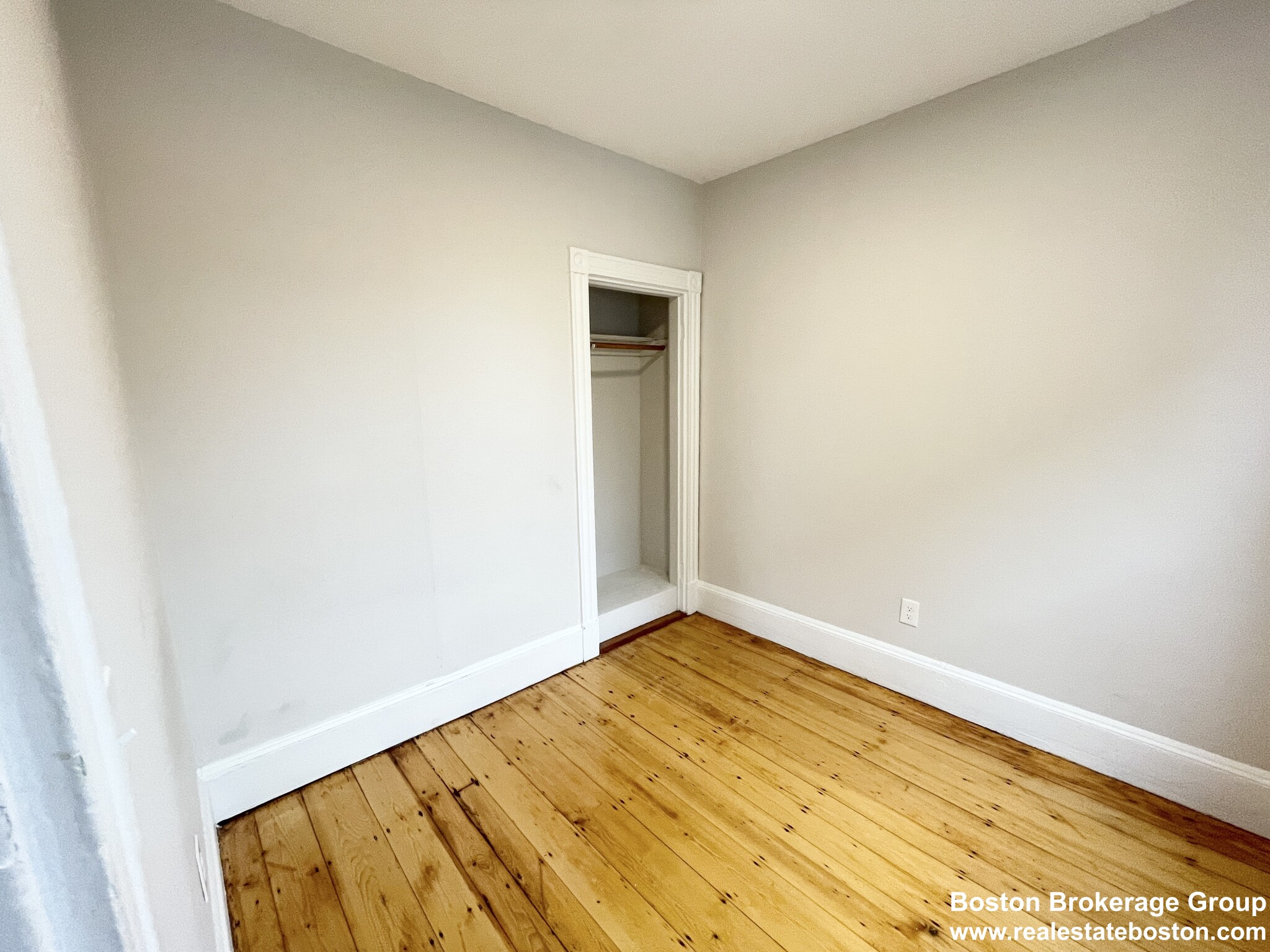 3 bed, 1.5 bath apartment for rent at 1574 Tremont St Unit OL3, Mission Hill — photo 5 of 9
