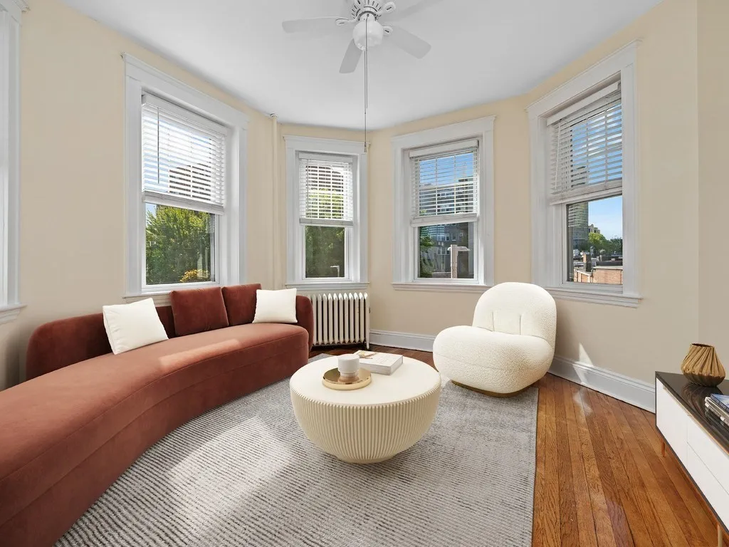 1 bed, 1 bath apartment for rent at 1576 Commonwealth Ave Unit 10, Brighton