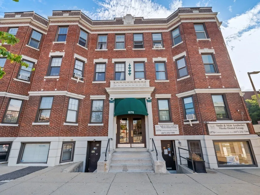 1 bed, 1 bath apartment for rent at 1576 Commonwealth Ave Unit 10, Brighton — photo 9 of 9
