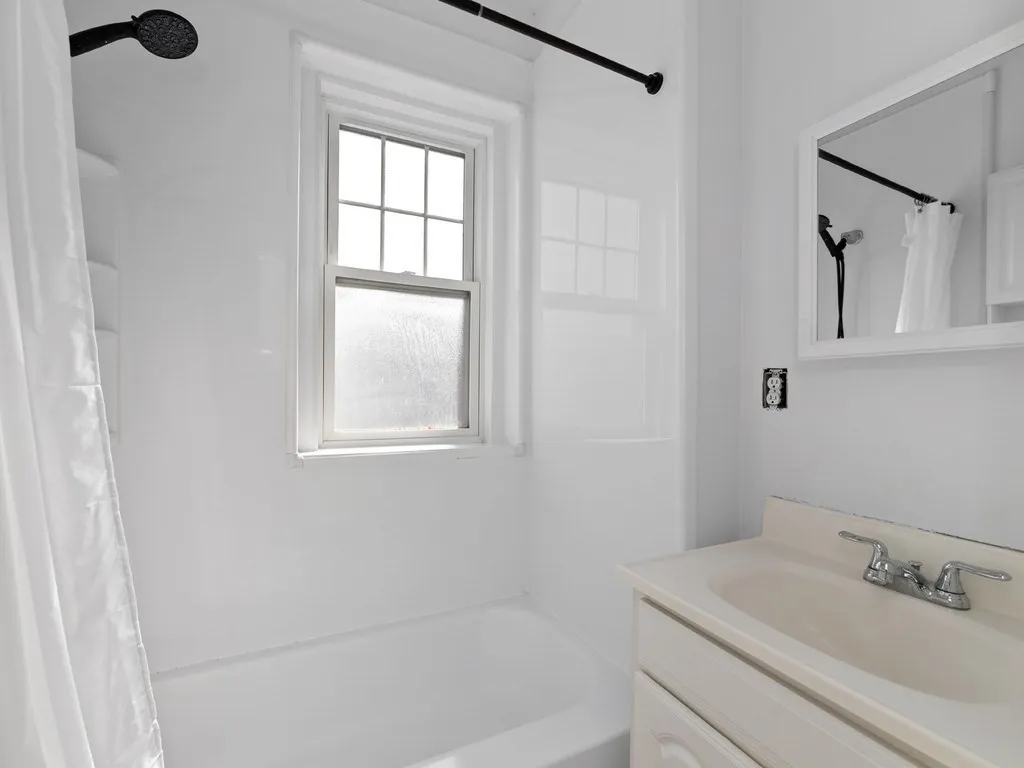 1 bed, 1 bath apartment for rent at 1576 Commonwealth Ave Unit 10, Brighton — photo 5 of 9