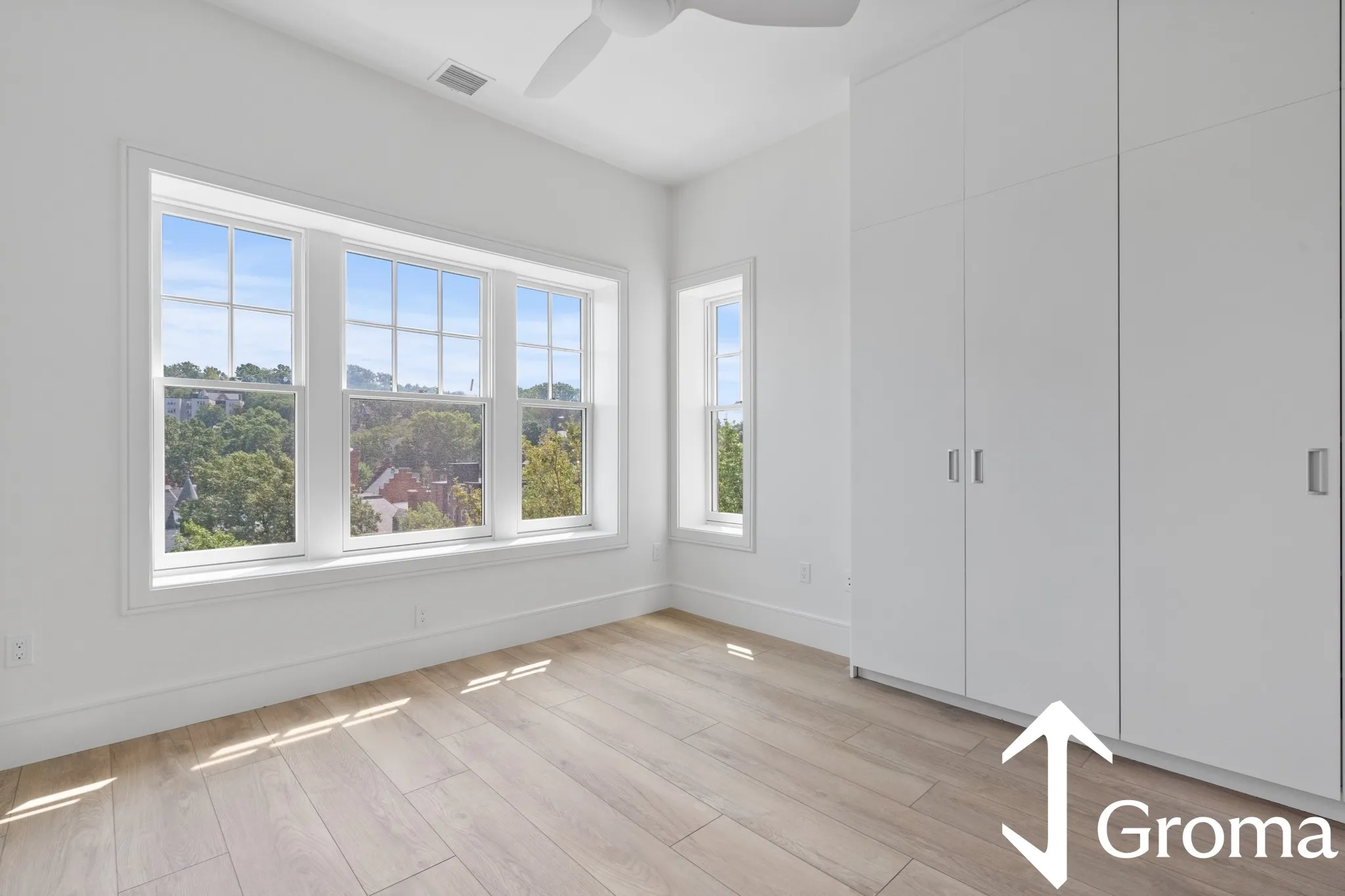 4 bed, 4+ bath apartment for rent at 1578 Beacon St Unit 202, Corey Hill — photo 5 of 19