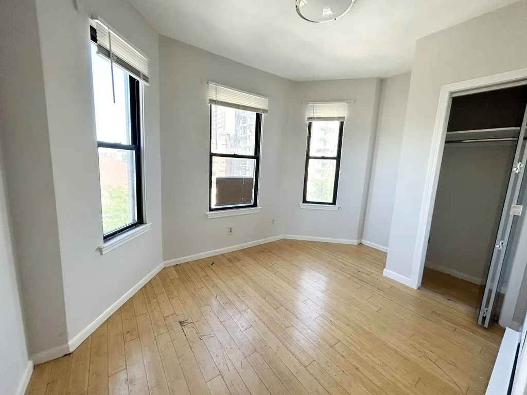 4 bed, 1 bath apartment for rent at 1578 Tremont St Unit 4, Mission Hill — photo 4 of 9