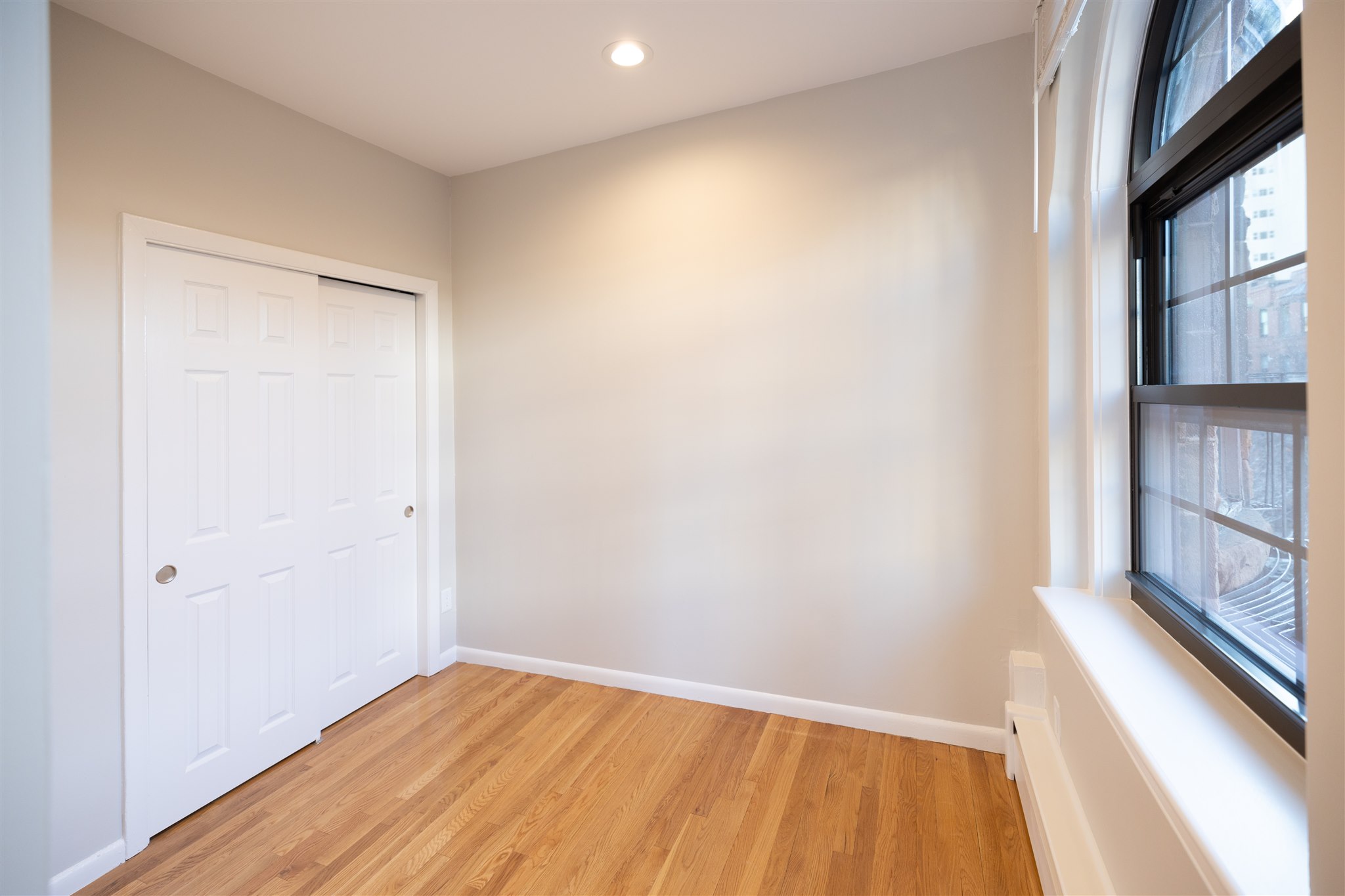 Studio bed, 1 bath apartment for rent at 158-161 Saint Botolph Unit 7F, Back Bay — photo 2 of 11