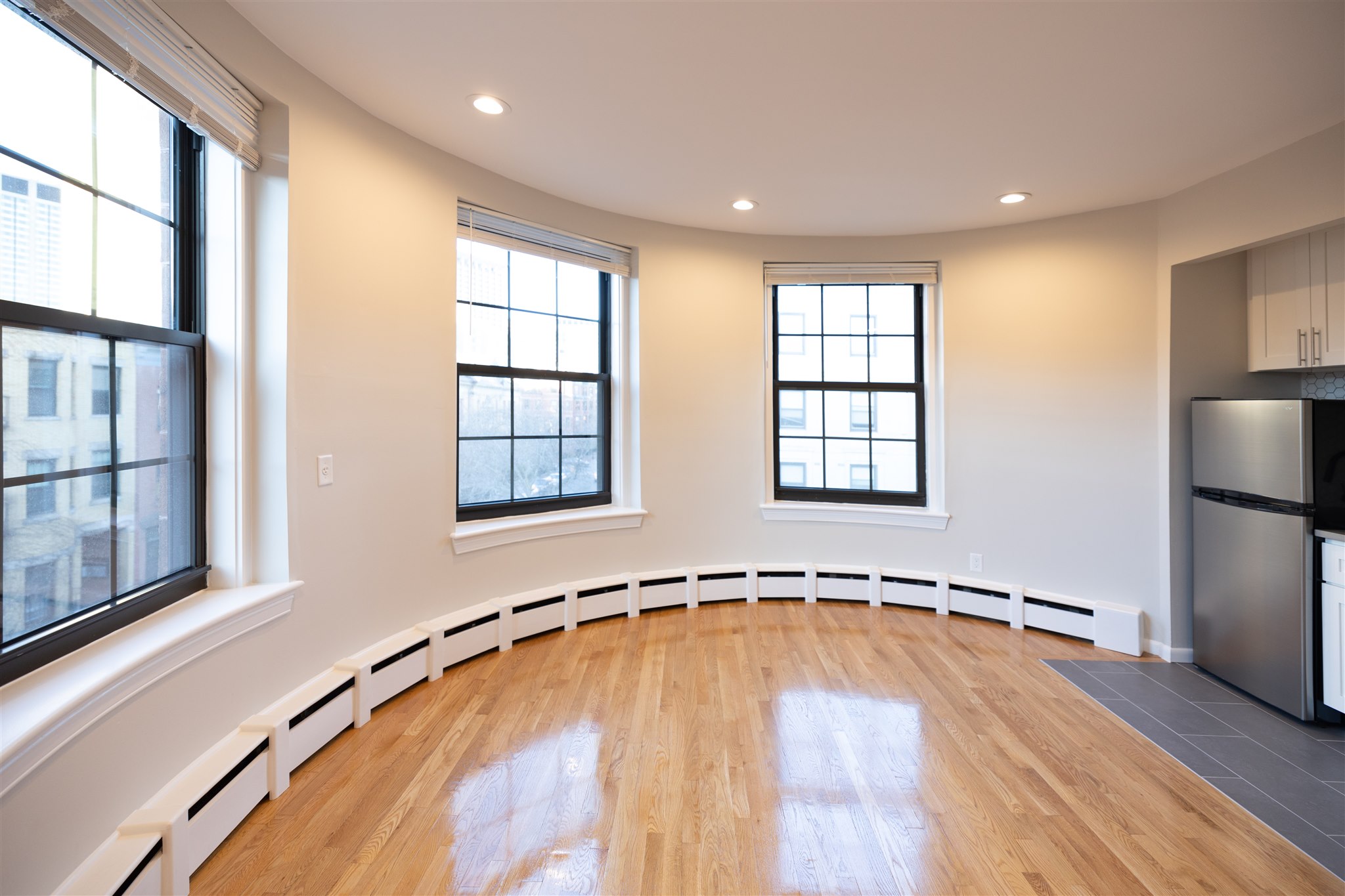 Studio bed, 1 bath apartment for rent at 158-161 Saint Botolph Unit 7F, Back Bay — photo 4 of 11