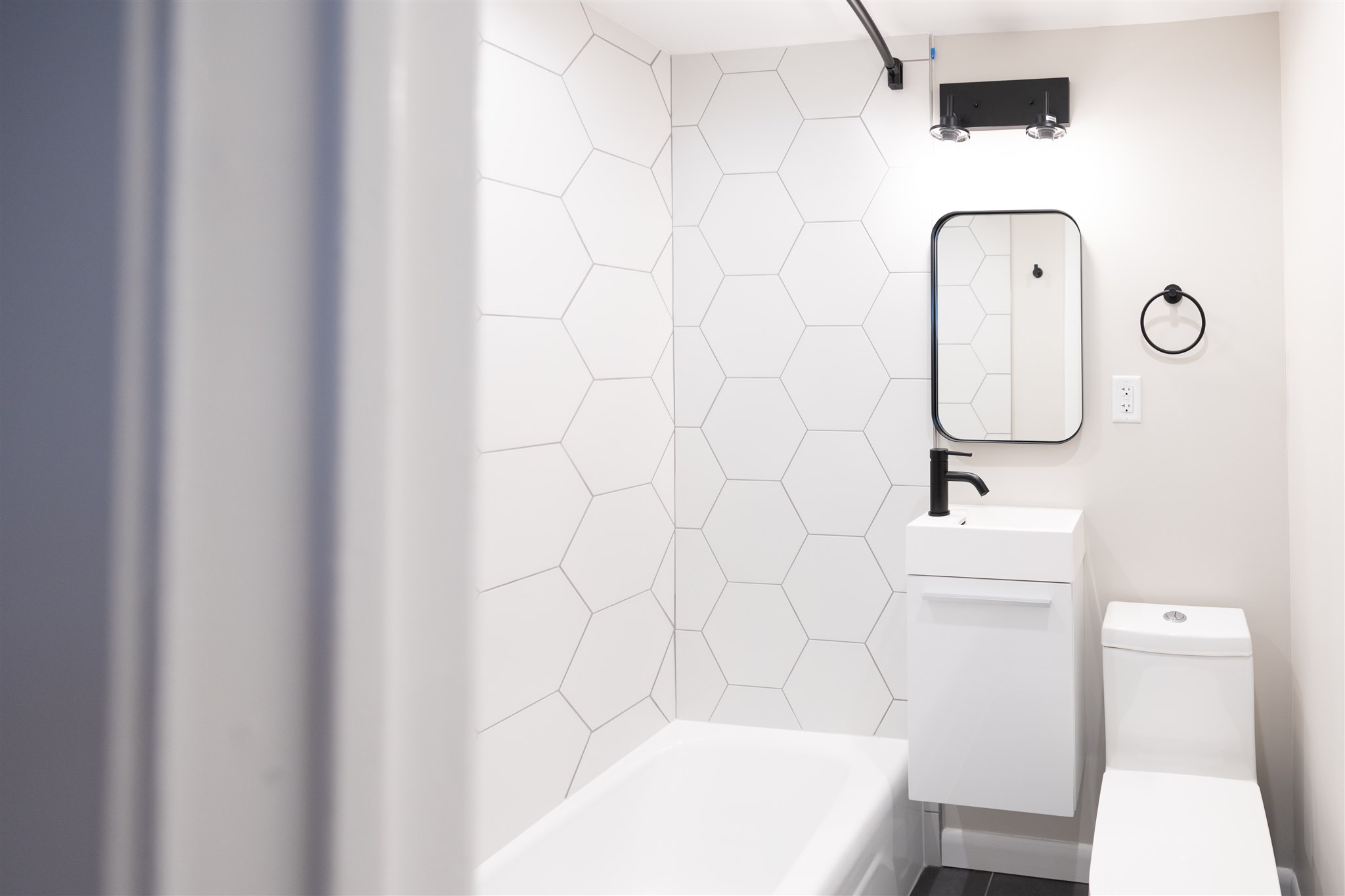 Studio bed, 1 bath apartment for rent at 158-161 Saint Botolph Unit 7F, Back Bay — photo 9 of 11
