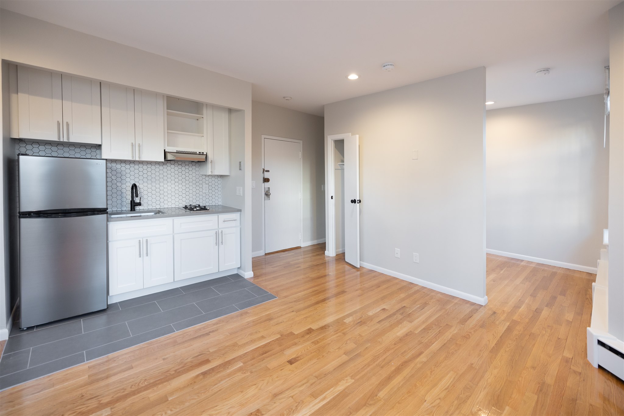 Studio bed, 1 bath apartment for rent at 158-161 Saint Botolph Unit 7F, Back Bay — photo 6 of 11