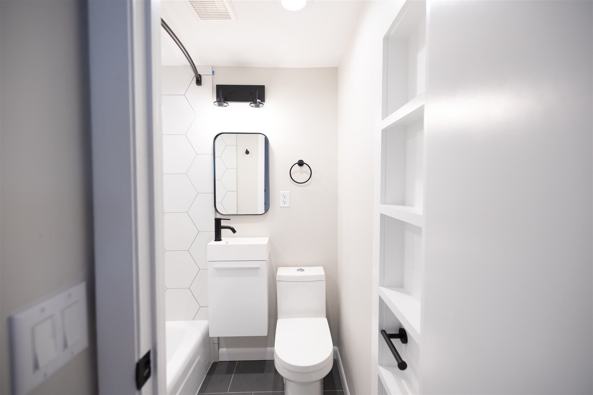 Studio bed, 1 bath apartment for rent at 158-161 Saint Botolph Unit 7F, Back Bay — photo 8 of 11