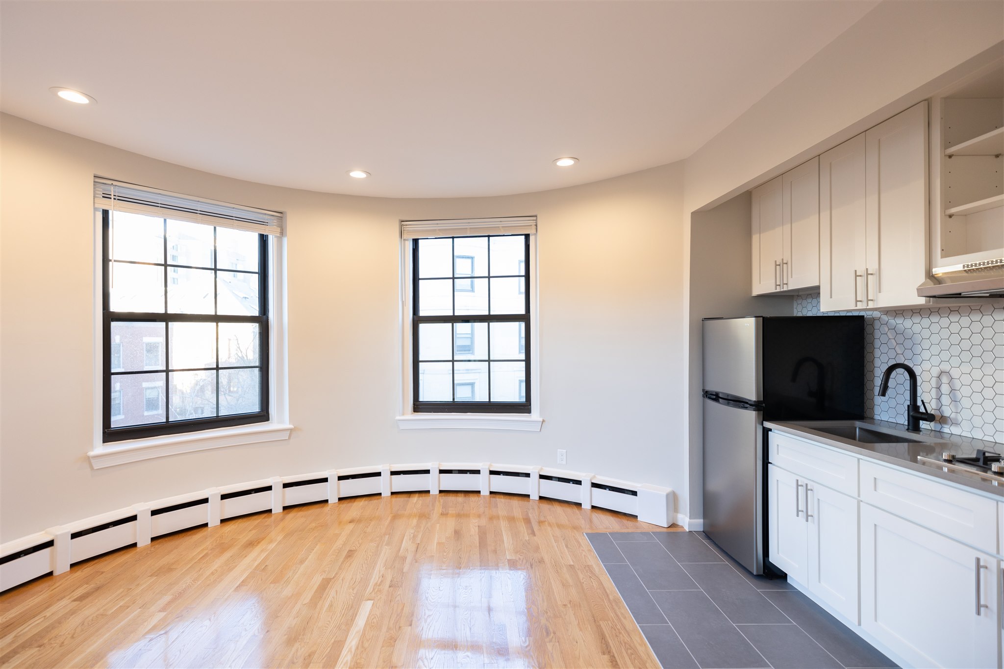 Studio bed, 1 bath apartment for rent at 158-161 Saint Botolph Unit 7F, Back Bay