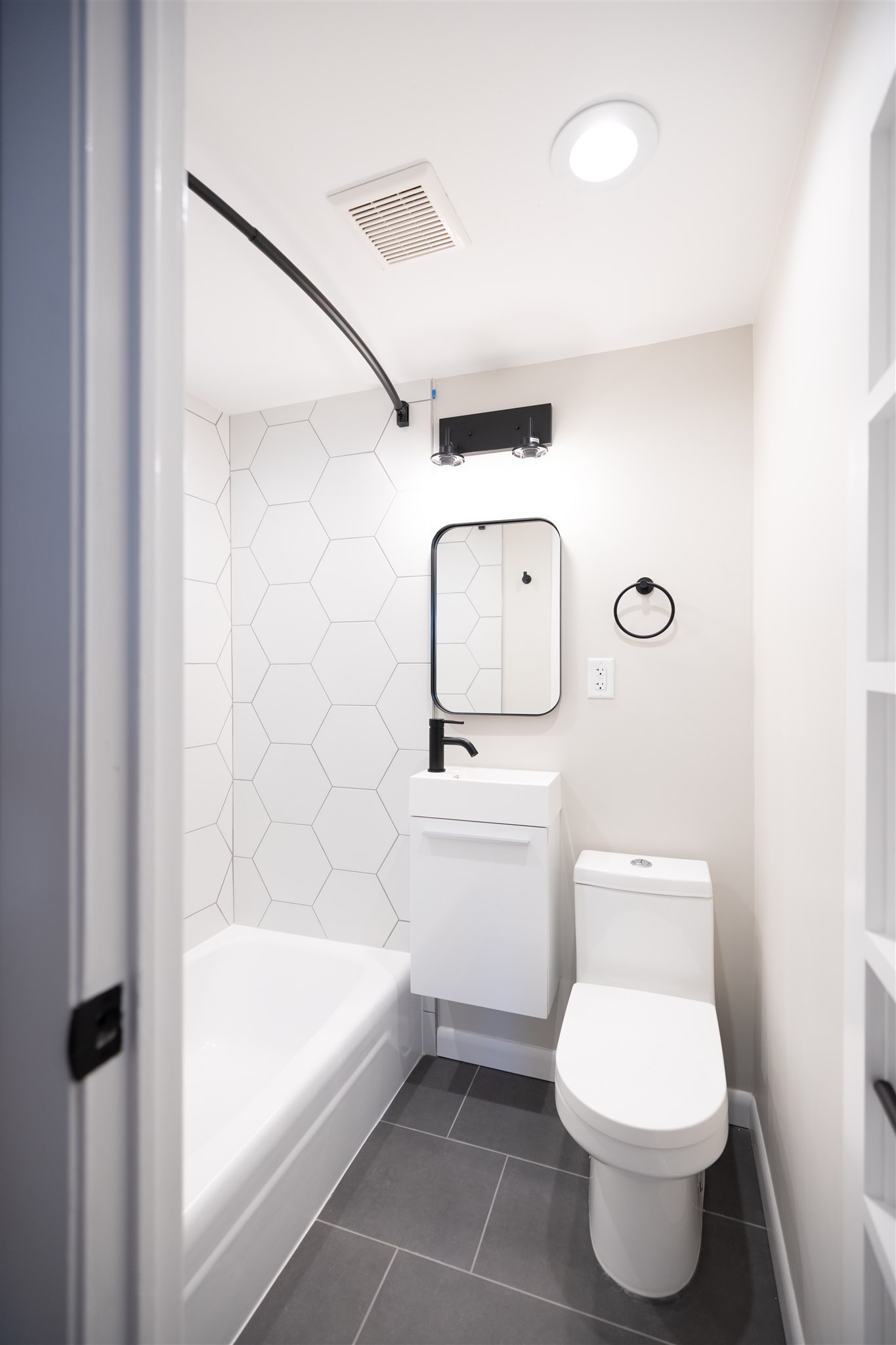 Studio bed, 1 bath apartment for rent at 158-161 Saint Botolph Unit 7F, Back Bay — photo 11 of 11