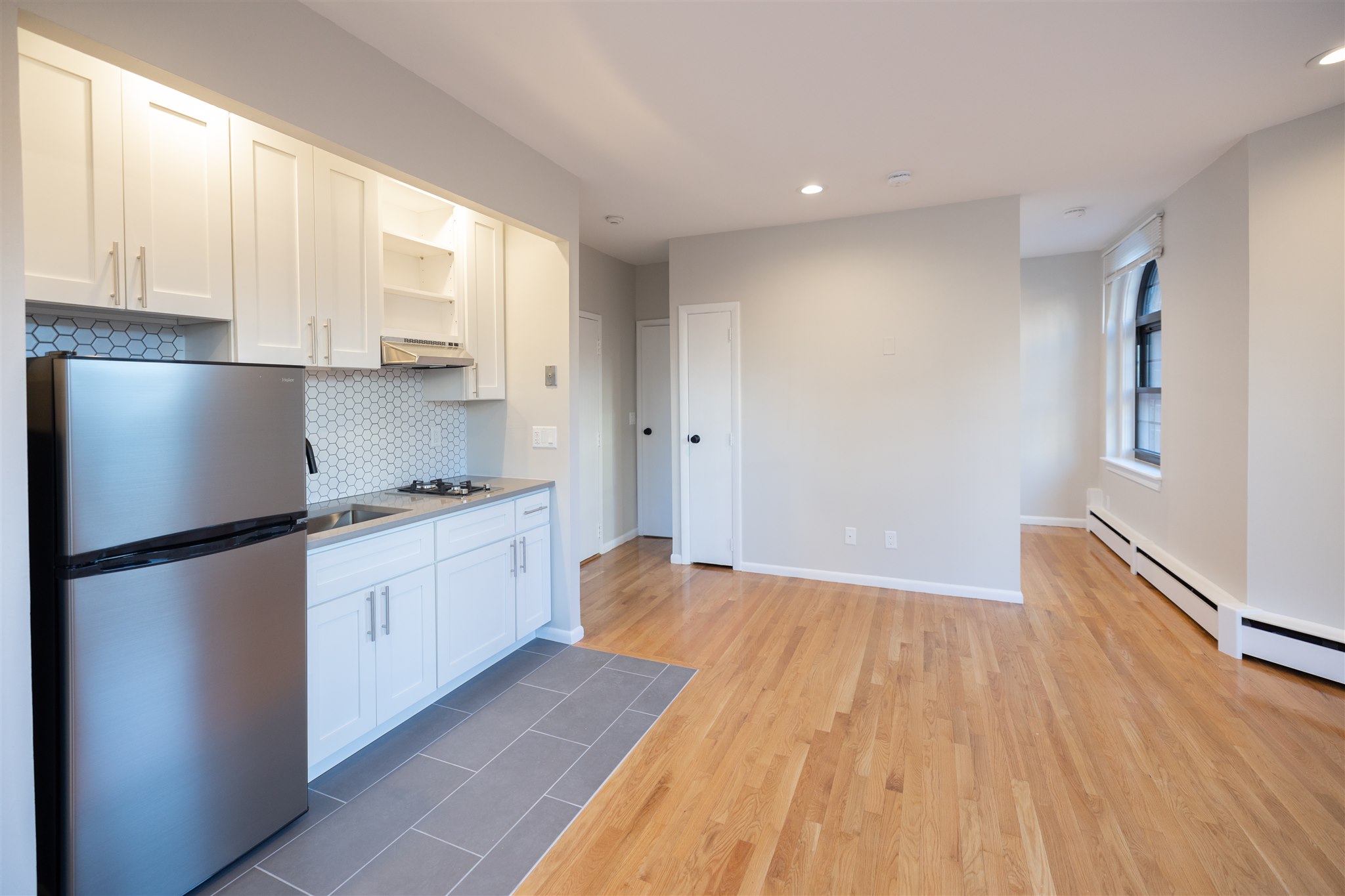 Studio bed, 1 bath apartment for rent at 158-161 Saint Botolph Unit 7F, Back Bay — photo 7 of 11