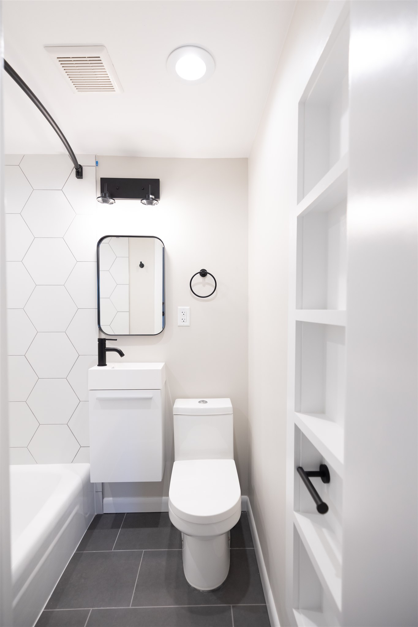 Studio bed, 1 bath apartment for rent at 158-161 Saint Botolph Unit 7F, Back Bay — photo 10 of 11
