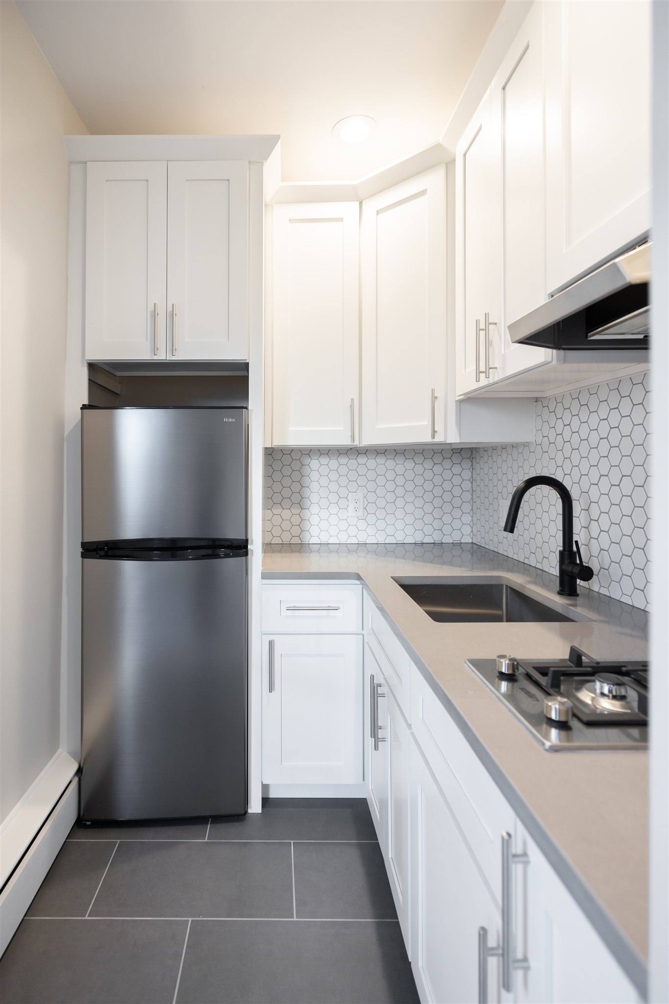 Studio bed, 1 bath apartment for rent at 158-161 Saint Botolph Unit 8, Back Bay — photo 4 of 12