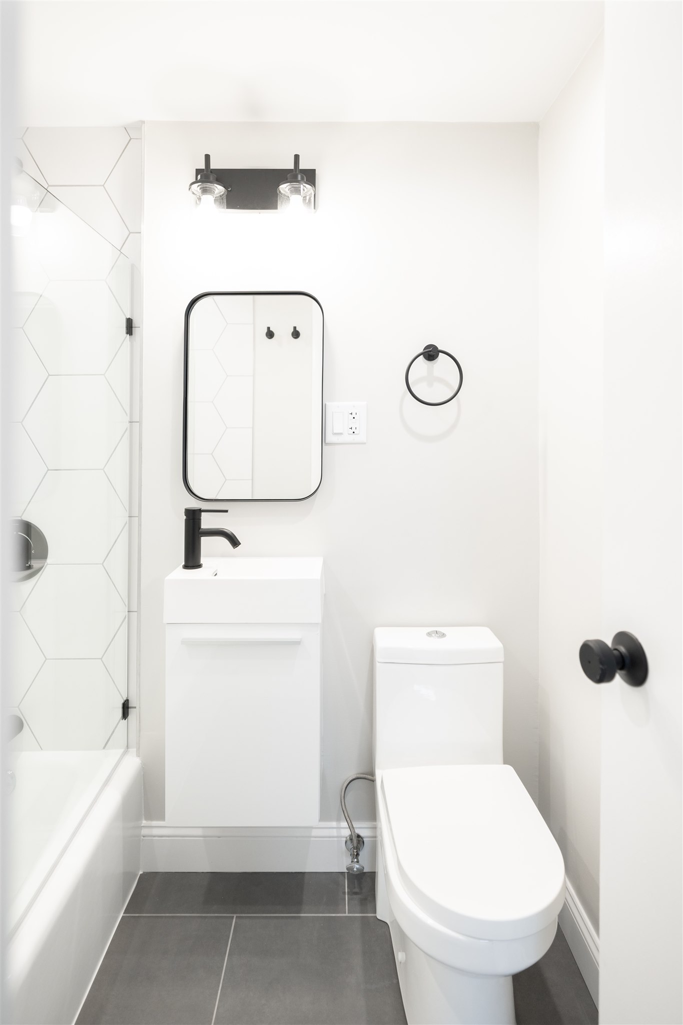 Studio bed, 1 bath apartment for rent at 158-161 Saint Botolph Unit 8, Back Bay — photo 5 of 12