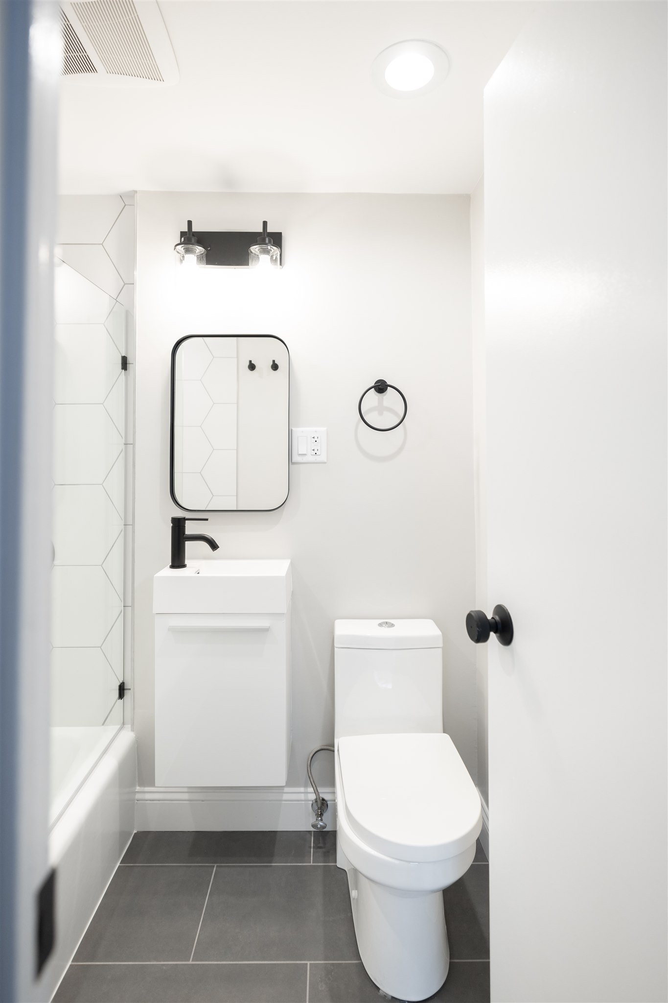 Studio bed, 1 bath apartment for rent at 158-161 Saint Botolph Unit 8, Back Bay — photo 6 of 12