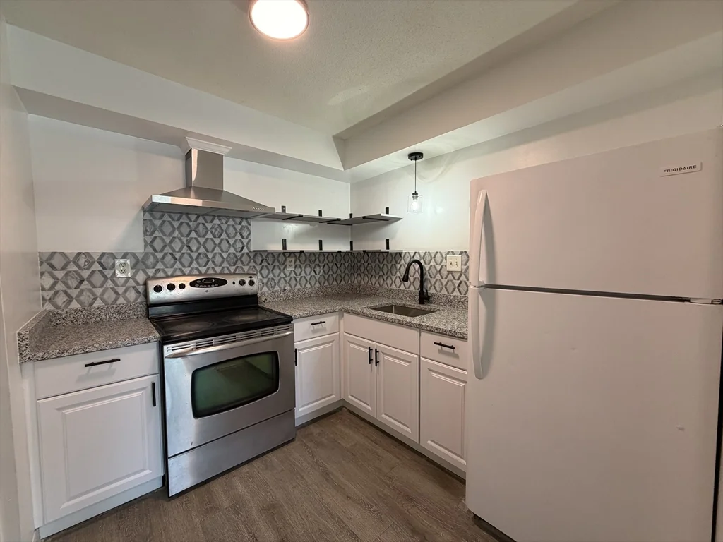 2 bed, 1 bath apartment for rent at 158-162 Water Unit 11, Lawrence — photo 1 of 14
