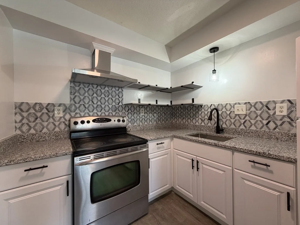 2 bed, 1 bath apartment for rent at 158-162 Water Unit 11, Lawrence — photo 2 of 14