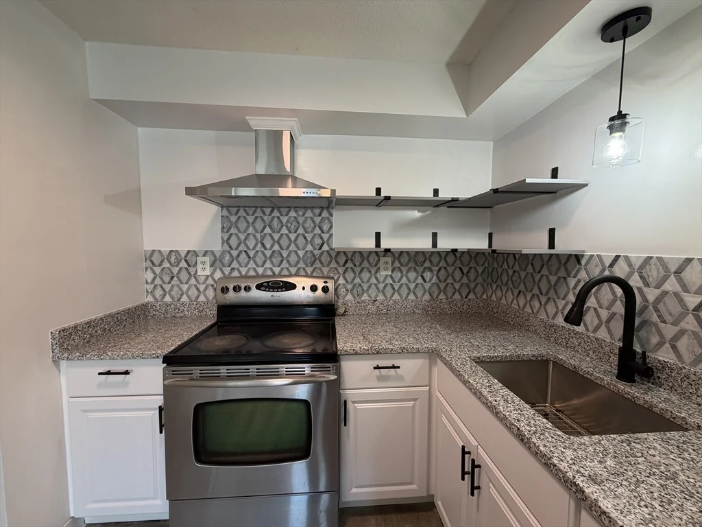 2 bed, 1 bath apartment for rent at 158-162 Water Unit 11, Lawrence — photo 3 of 14