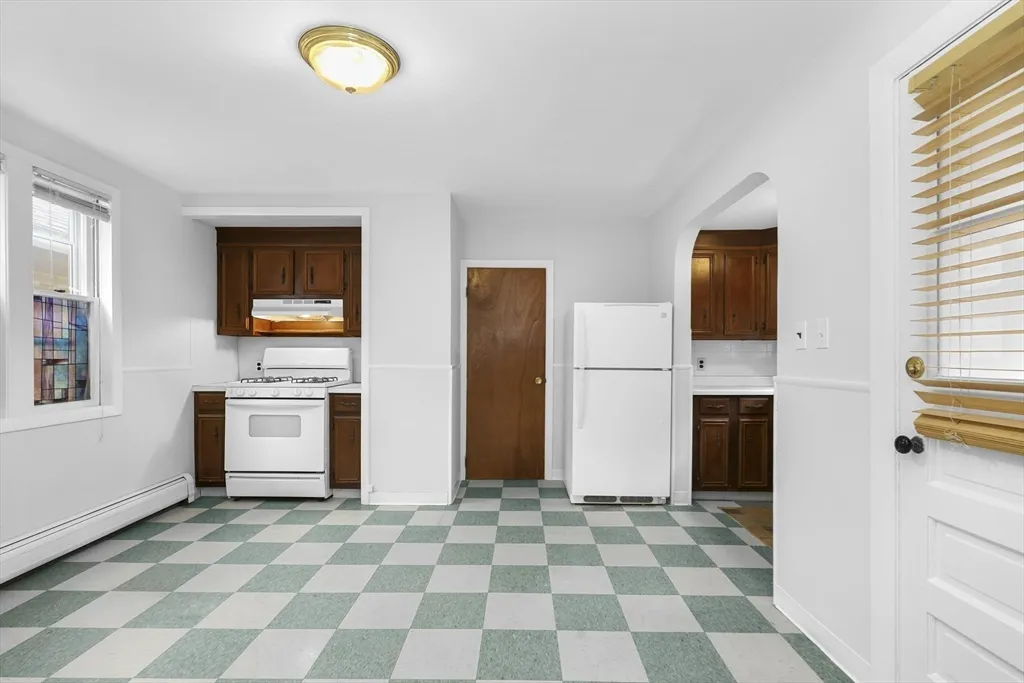 1 bed, 1 bath apartment for rent at 158 Adams St Unit 2, Nonantum — photo 4 of 8
