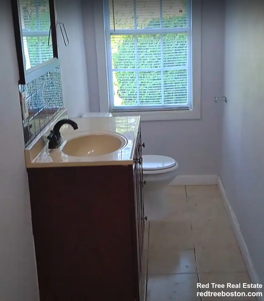4 bed, 2.5 bath apartment for rent at 158 Baker St Unit 1, West Roxbury — photo 11 of 25