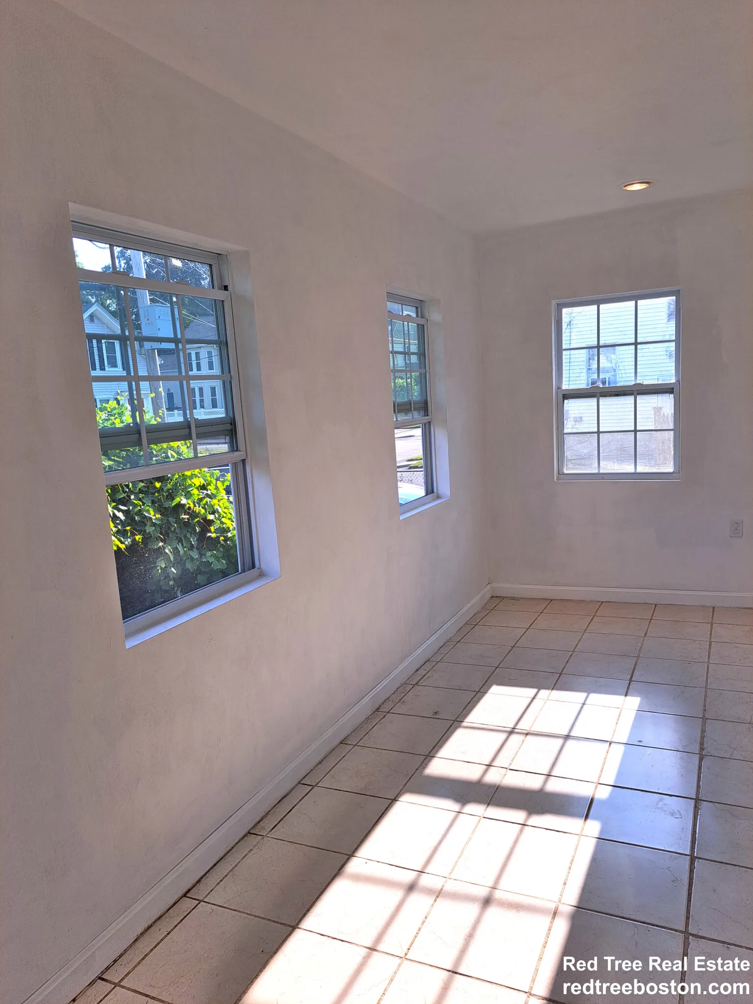 4 bed, 2.5 bath apartment for rent at 158 Baker St Unit 1, West Roxbury — photo 15 of 25