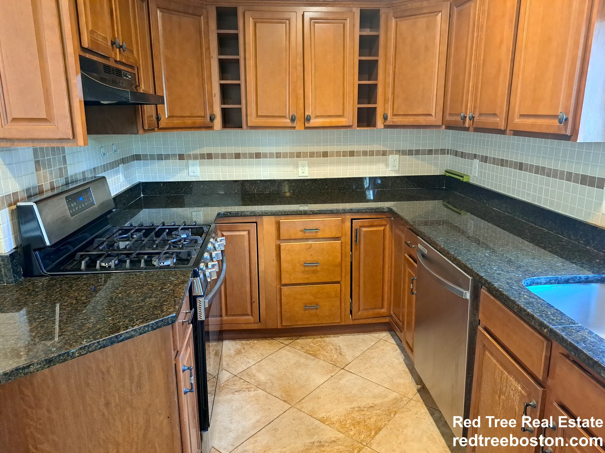 4 bed, 2.5 bath apartment for rent at 158 Baker St Unit 1, West Roxbury — photo 7 of 25