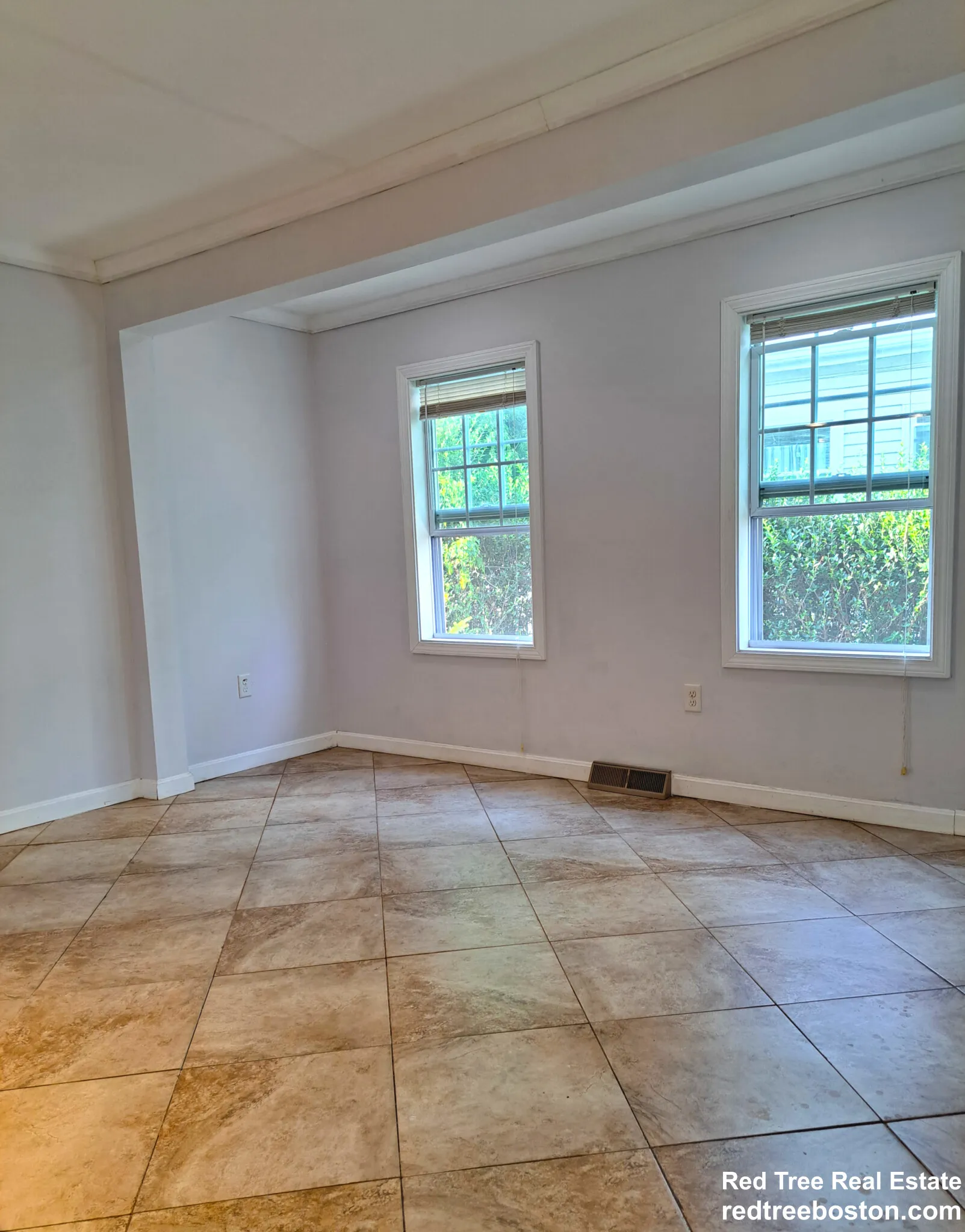 4 bed, 2.5 bath apartment for rent at 158 Baker St Unit 1, West Roxbury — photo 10 of 25