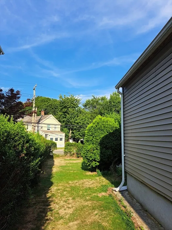 4 bed, 2 bath apartment for rent at 158 Baker St Unit HOUSE, West Roxbury — photo 4 of 31