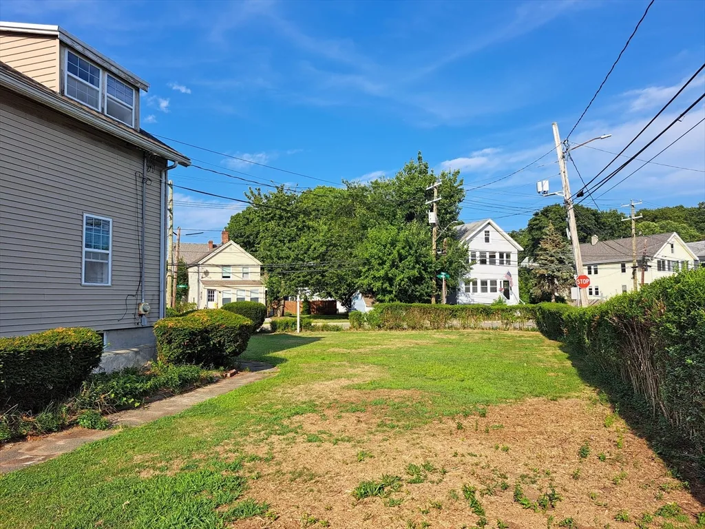 4 bed, 2 bath apartment for rent at 158 Baker St Unit HOUSE, West Roxbury — photo 3 of 31