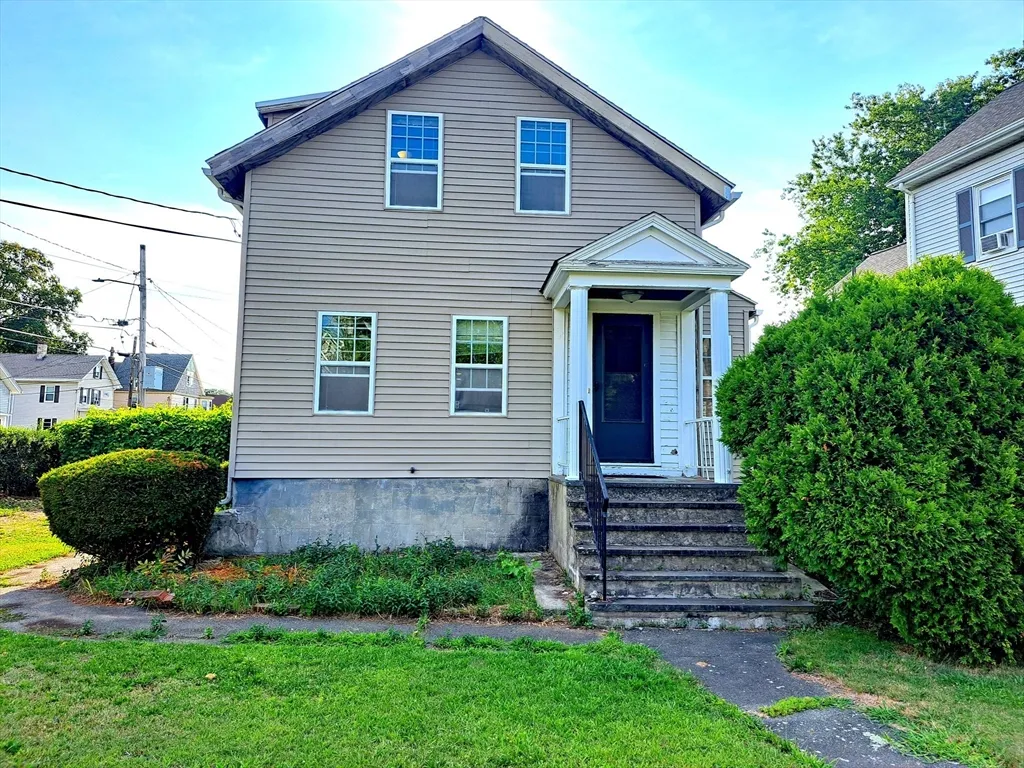 4 bed, 2 bath apartment for rent at 158 Baker St Unit HOUSE, West Roxbury — photo 5 of 31