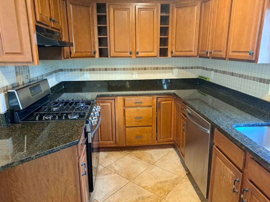 4 bed, 2 bath apartment for rent at 158 Baker St Unit HOUSE, West Roxbury — photo 10 of 31