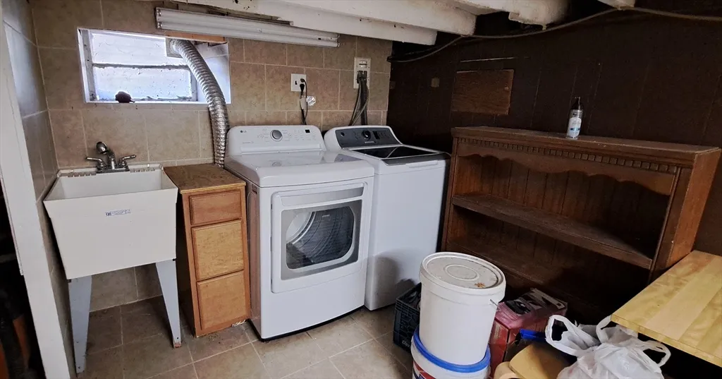 4 bed, 2 bath apartment for rent at 158 Baker St Unit HOUSE, West Roxbury — photo 30 of 31