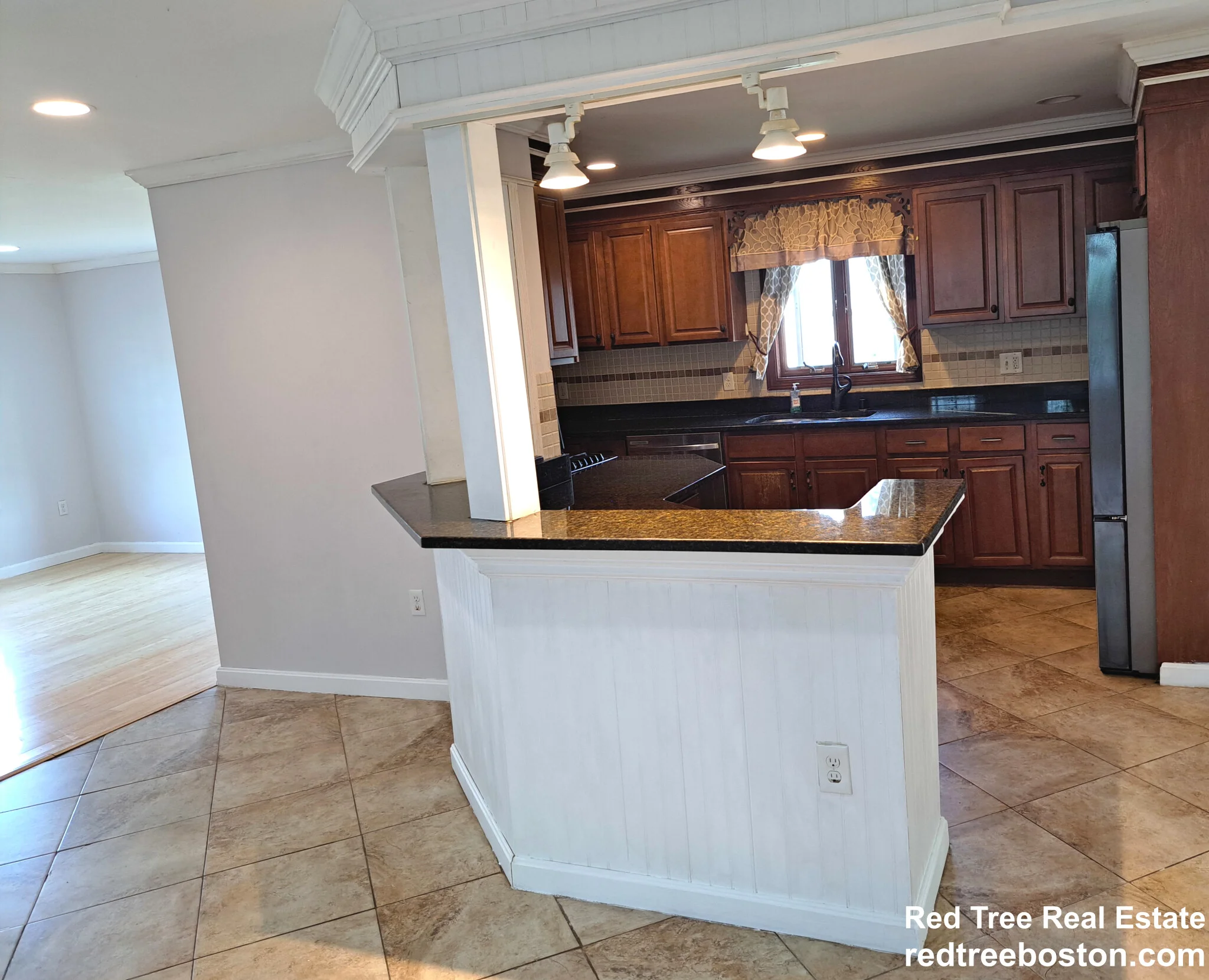 4 bed, 2.5 bath apartment for rent at 158 Baker St, West Roxbury — photo 4 of 30