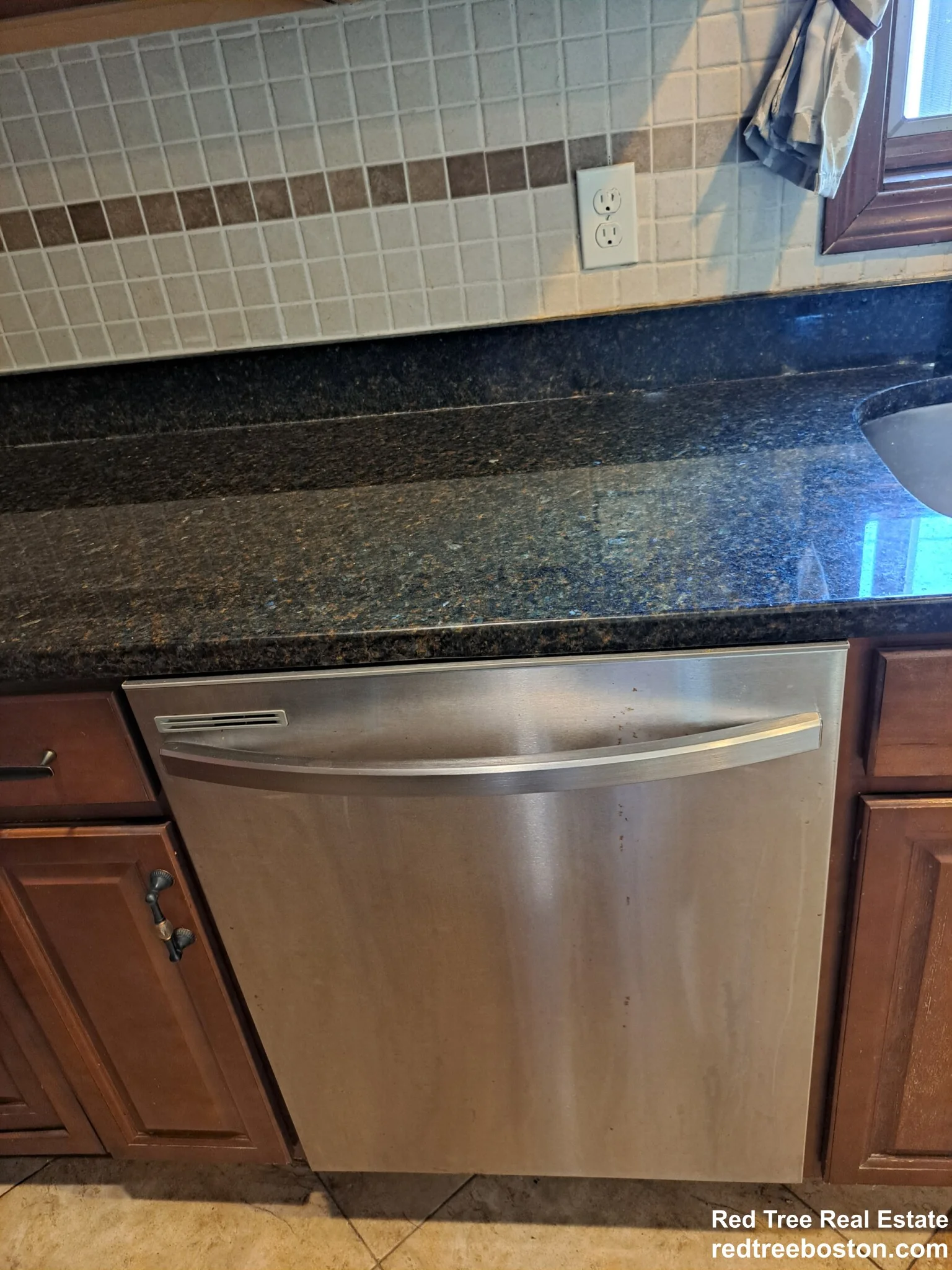4 bed, 2.5 bath apartment for rent at 158 Baker St, West Roxbury — photo 8 of 30