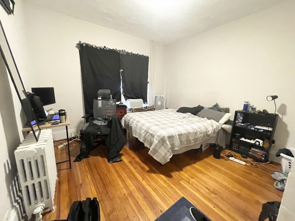 3 bed, 1 bath apartment for rent at 158 Boston St Unit 1, Dorchester — photo 7 of 8