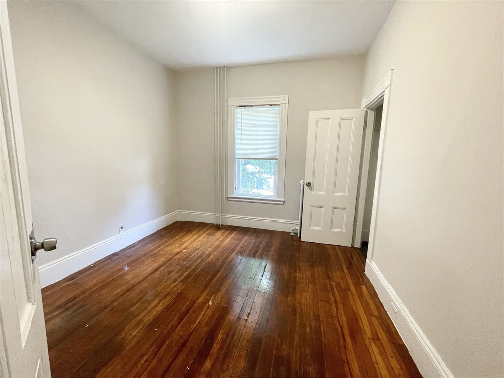 3 bed, 1 bath apartment for rent at 158 Boston St Unit 1, Dorchester — photo 5 of 8
