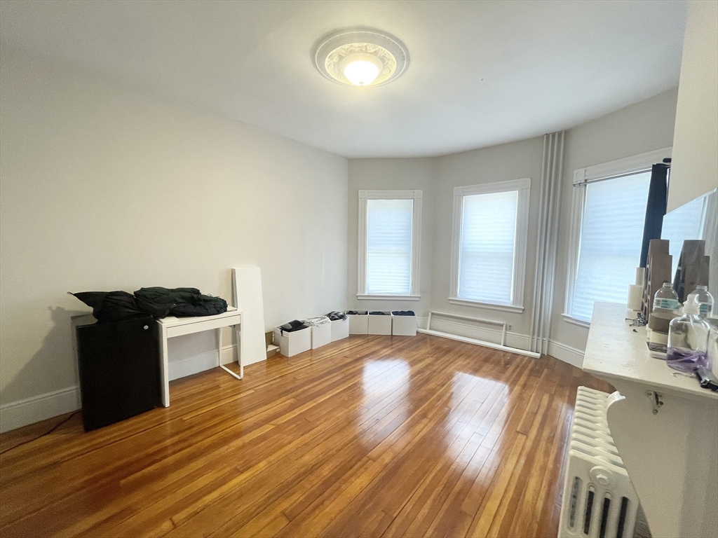 3 bed, 1 bath apartment for rent at 158 Boston St Unit 1, Dorchester — photo 4 of 8